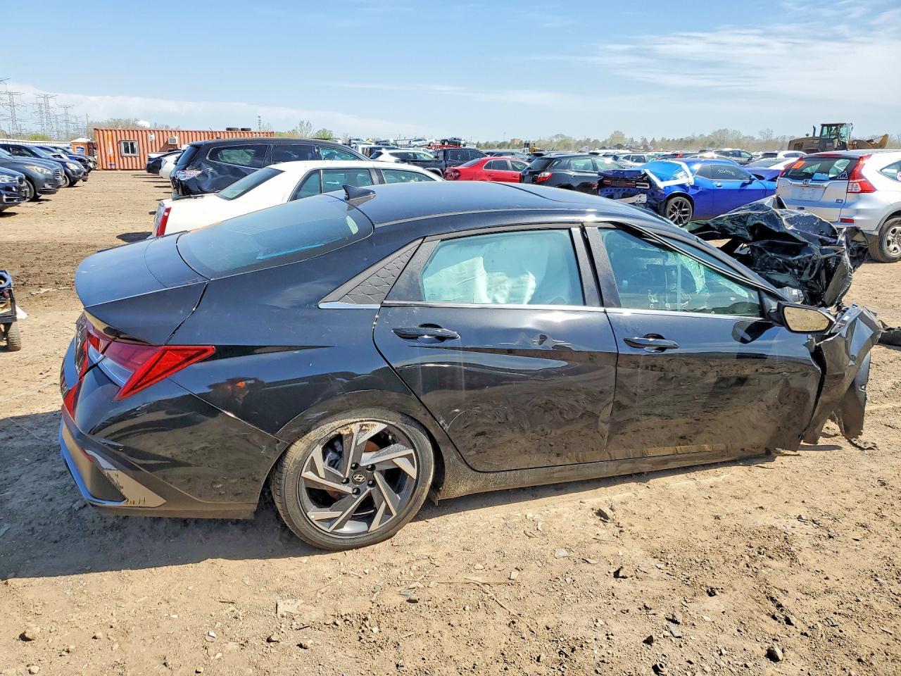 2025 Hyundai Elantra Limited - Image 3