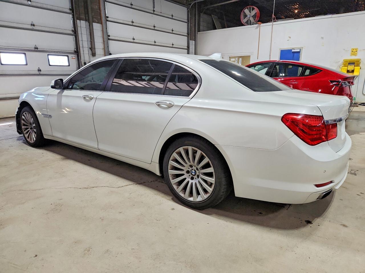 2012 BMW 7 Series 740I Rwd - Фото 2