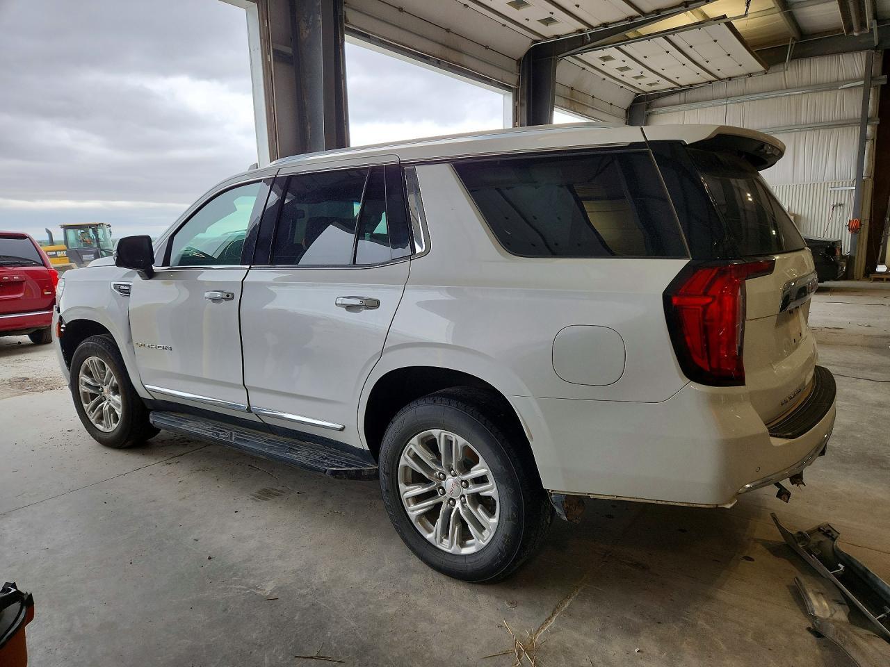 2022 GMC Yukon Slt - Image 2