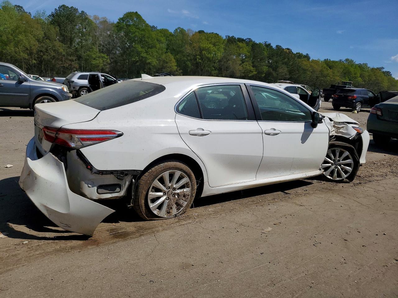 2019 Toyota Camry Le - Image 3