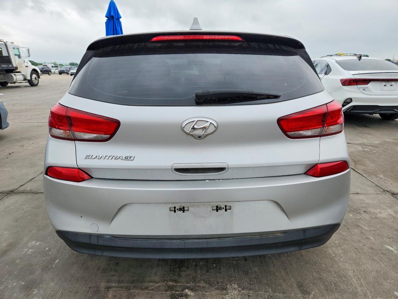 2018 Hyundai Elantra Gt Base - Image 6