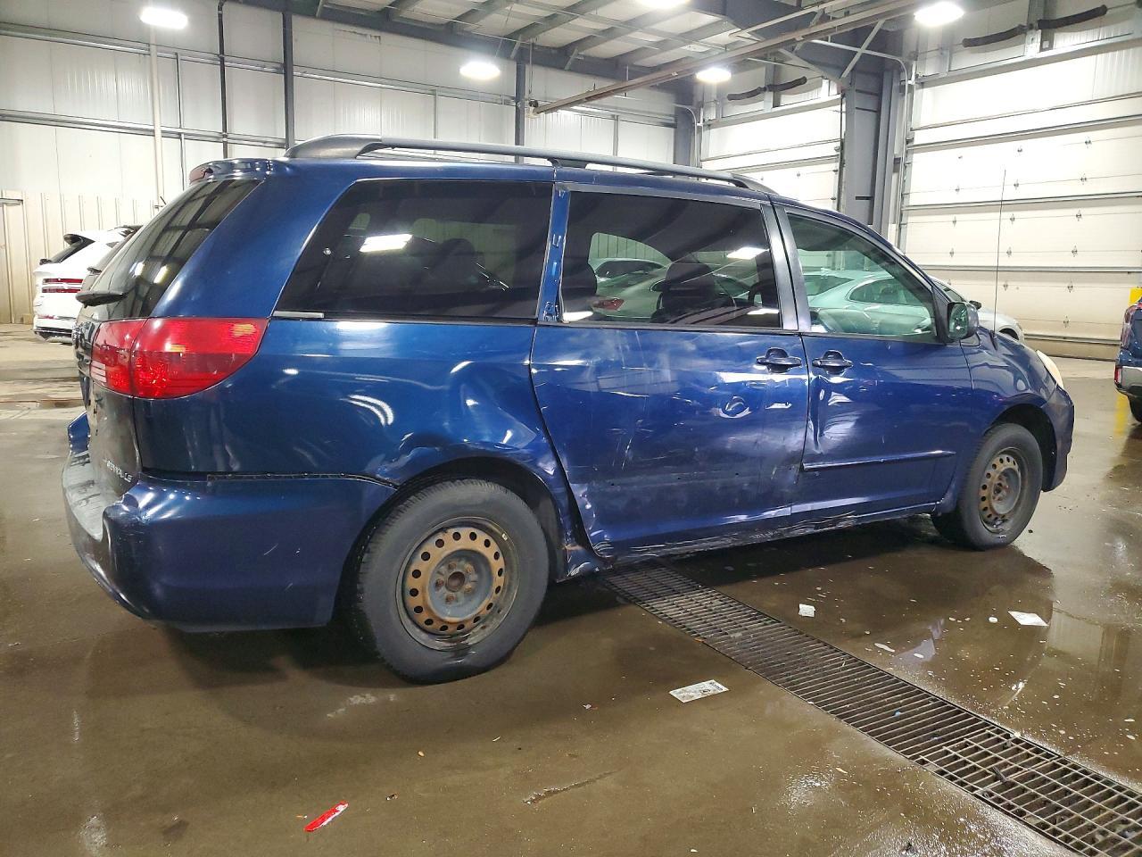 2005 Toyota Sienna Le 7 Passenger - Image 3