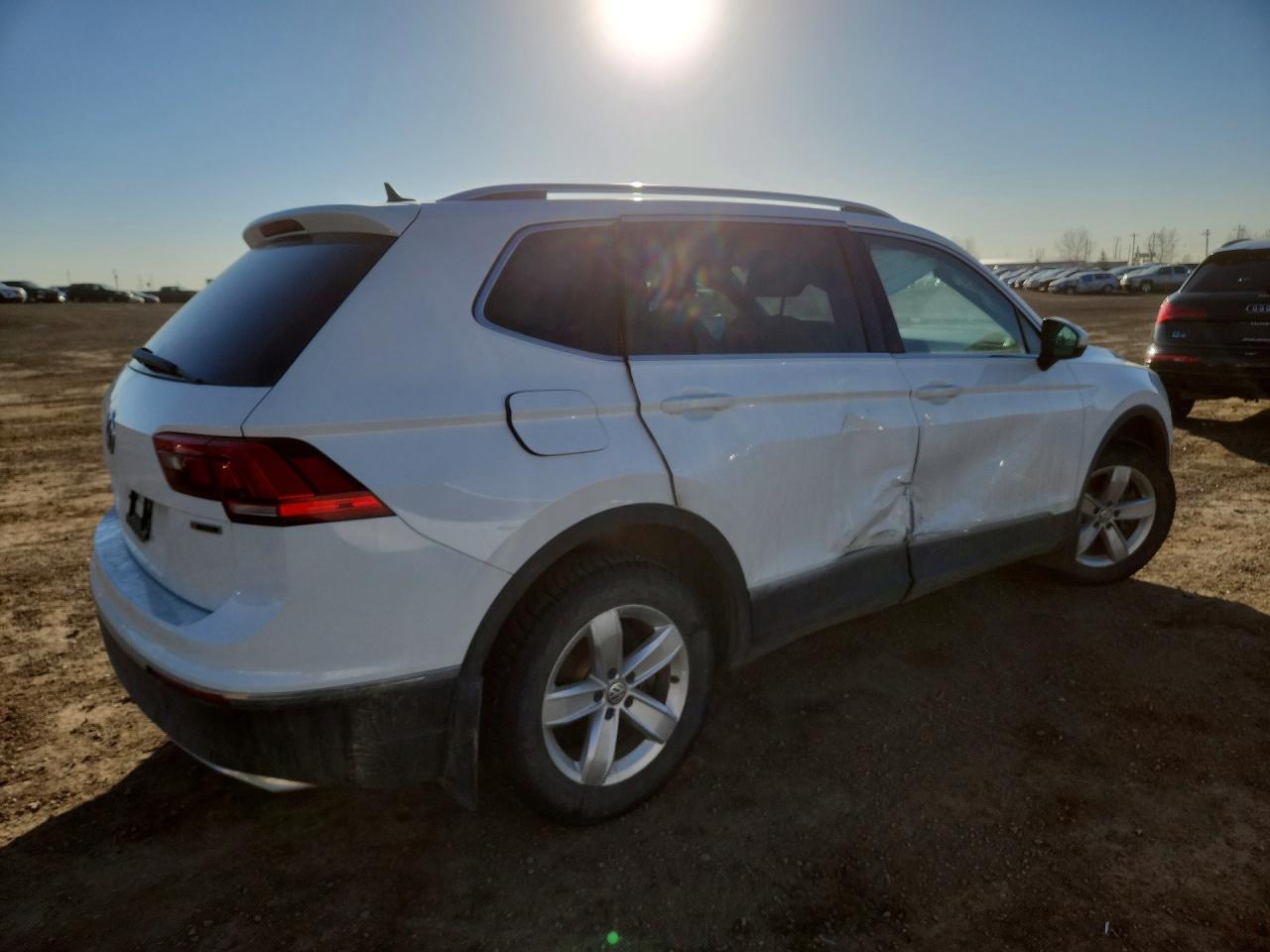 2020 Volkswagen Tiguan Sel Premium R-Line - Image 3