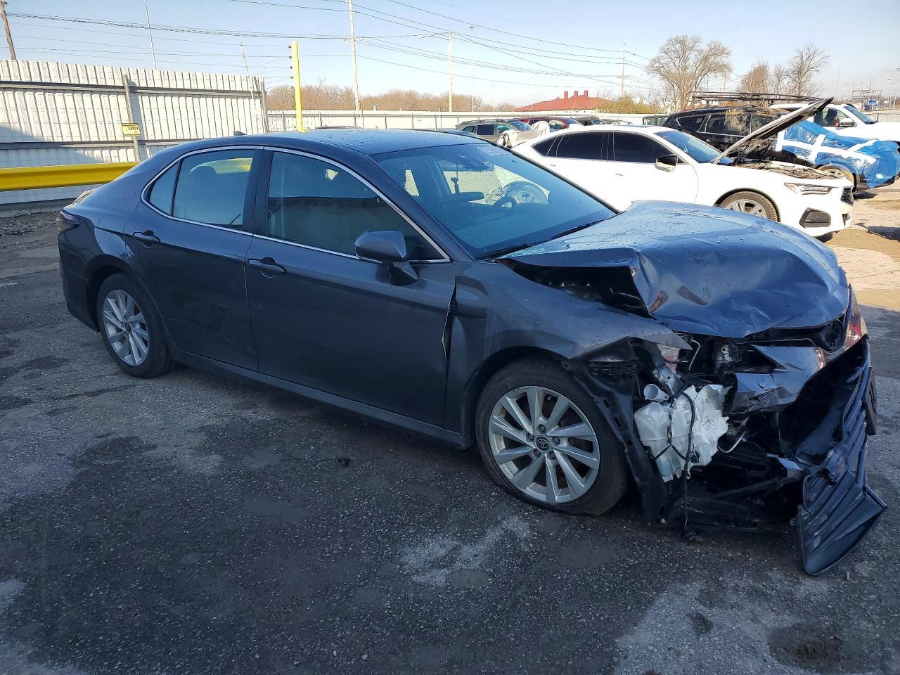 2022 Toyota Camry Le - Фото 4