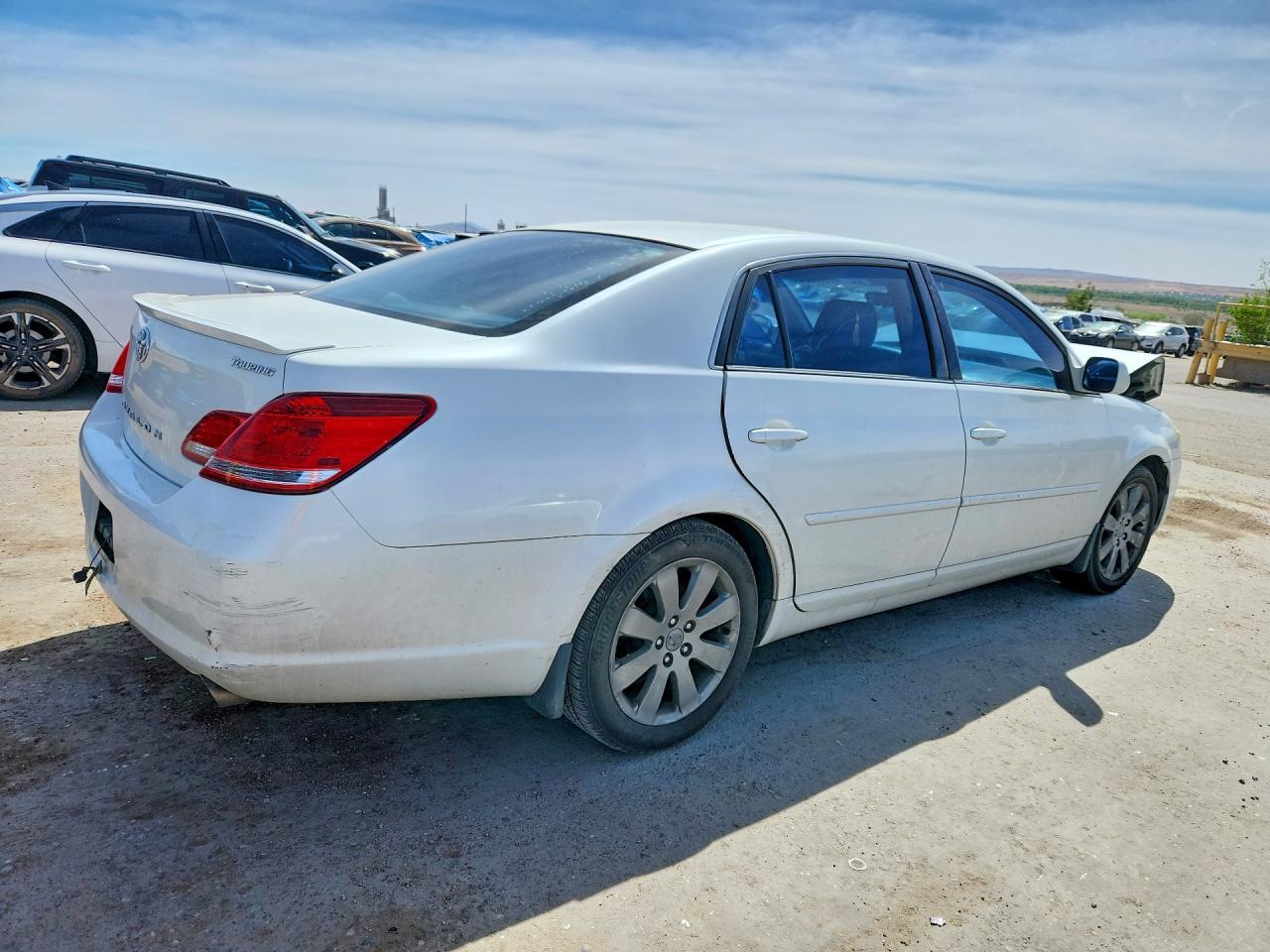 2006 Toyota Avalon Touring - Image 3