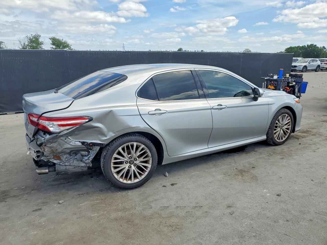 2018 Toyota Camry Xle - Image 3