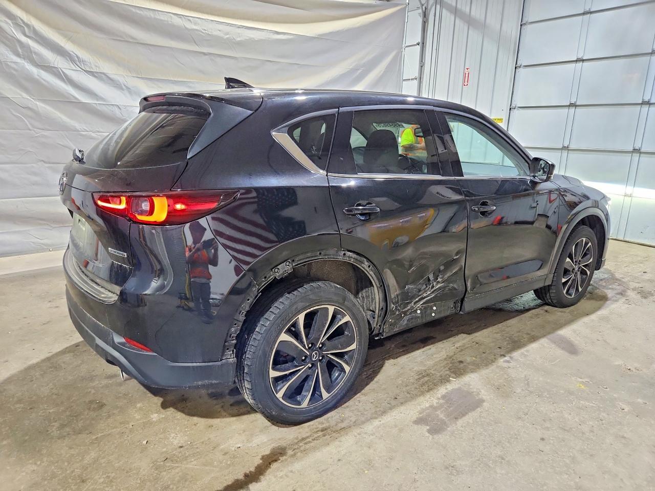 2022 Mazda Cx-5 Premium - Image 3