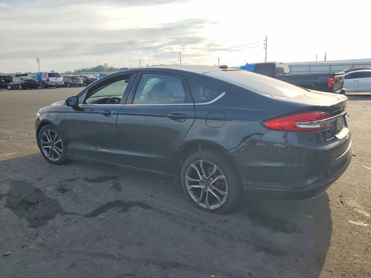 2017 Ford Fusion S - Фото 2
