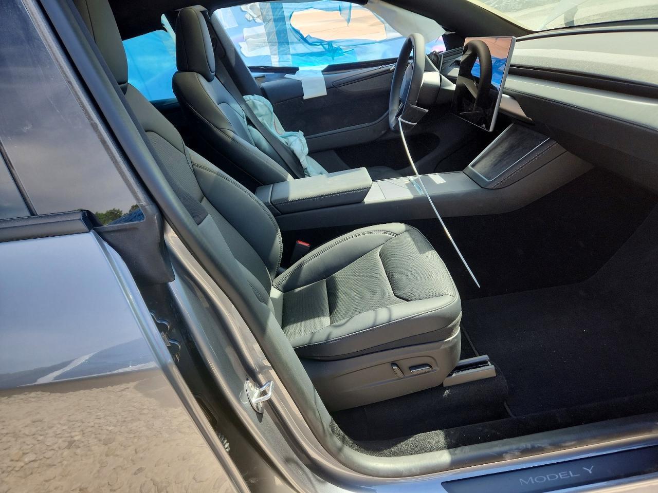 2026 Tesla Model Y - Image 7