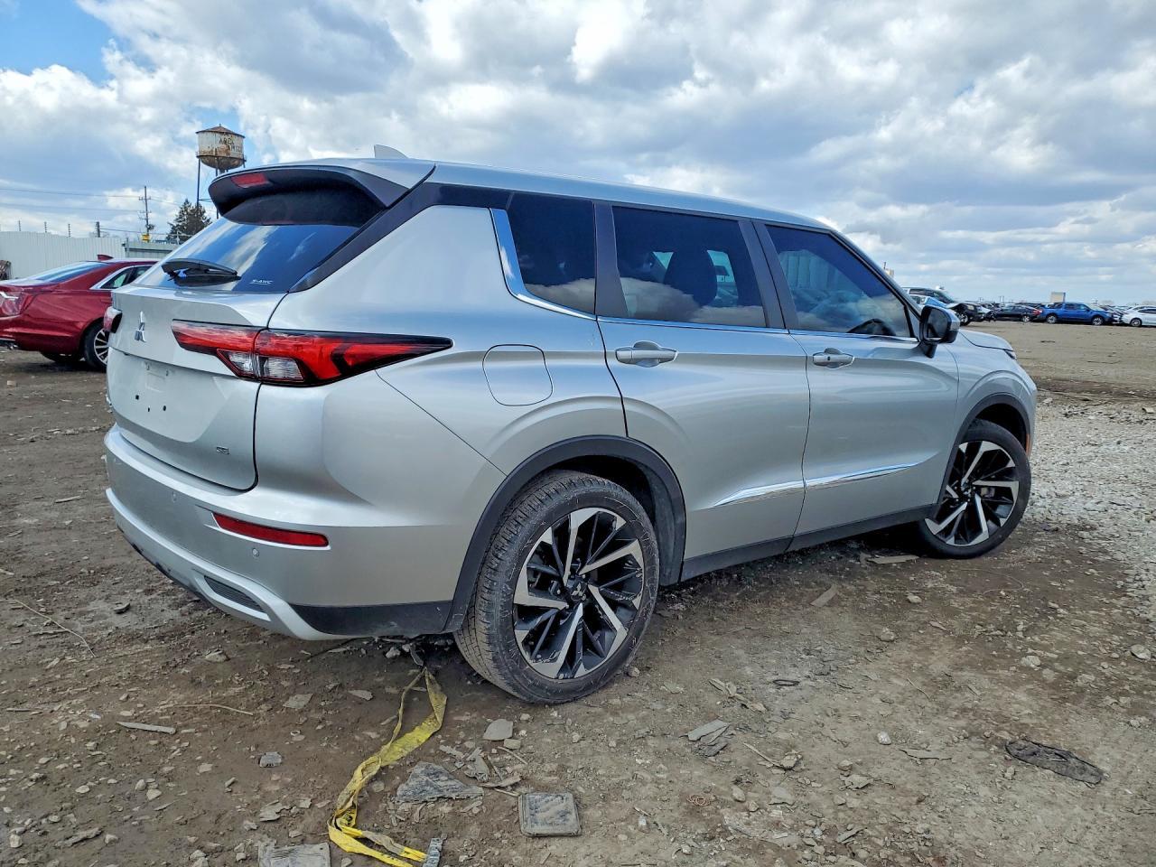 2022 Mitsubishi Outlander Se - Image 3