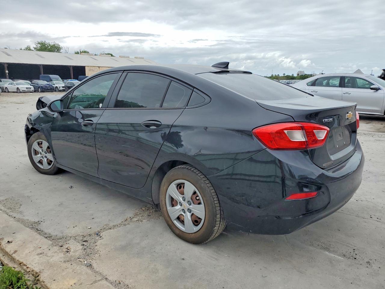 2018 Chevrolet Cruze Ls - Фото 2