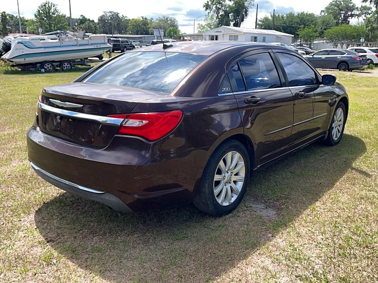 2013 Chrysler 200 Touring - Фото 4