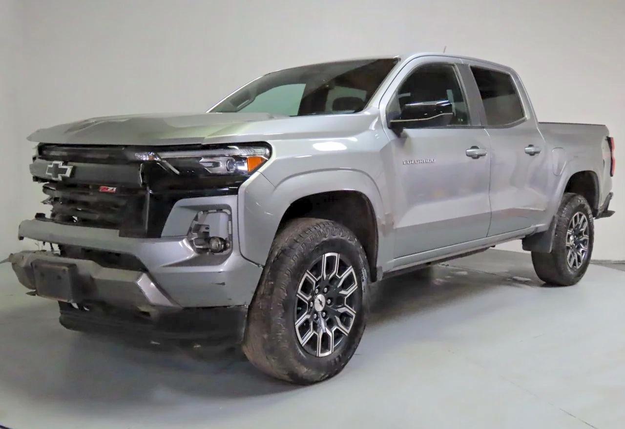 2023 Chevrolet Colorado Z71 - Image 2