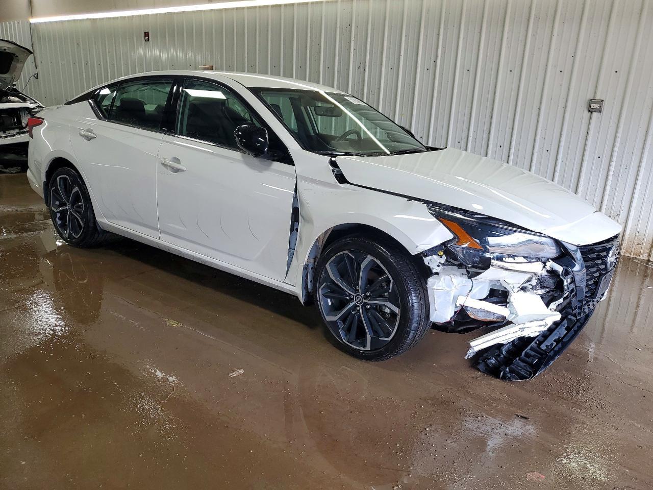 2024 Nissan Altima Sr - Фото 4