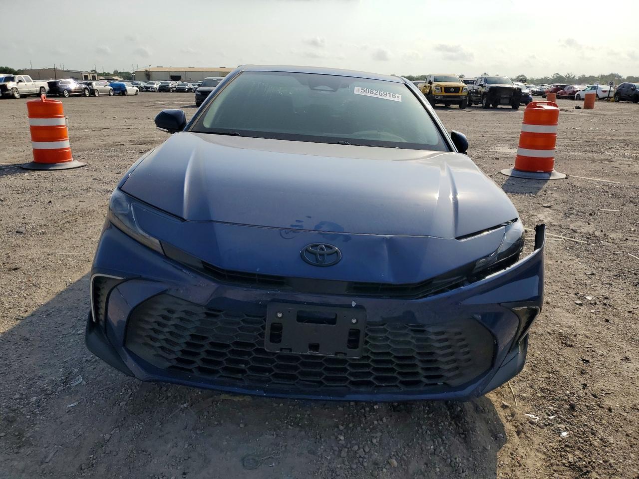 2025 Toyota Camry Se - Image 5
