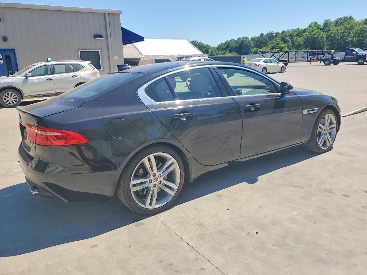 2018 Jaguar Xe Prestige - Фото 3