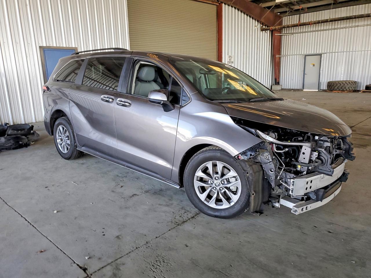 2021 Toyota Sienna Xle - Фото 4