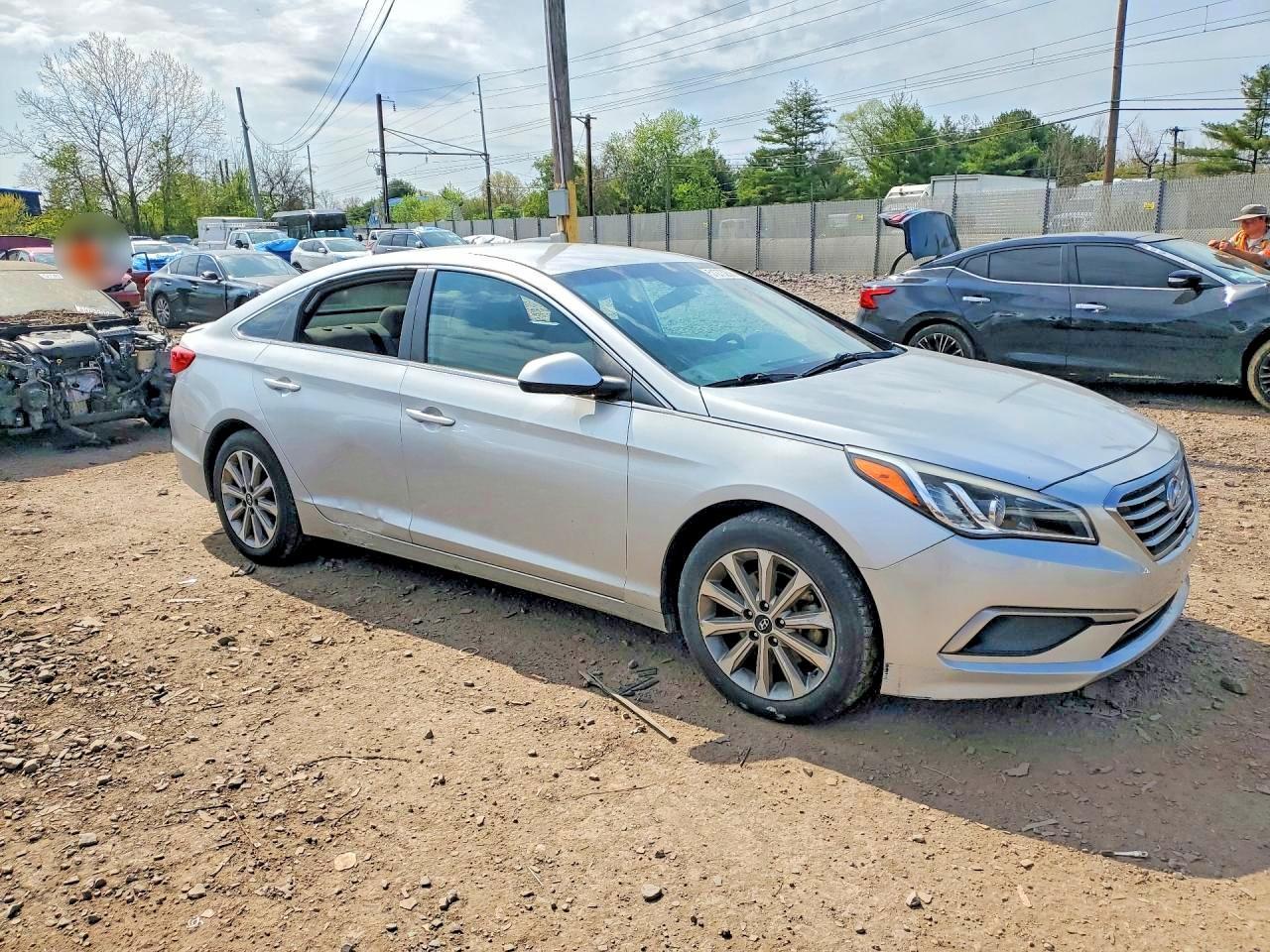 2017 Hyundai Sonata Se - Image 4