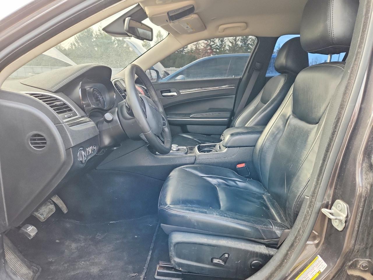 2022 Chrysler 300 Touring L - Фото 7