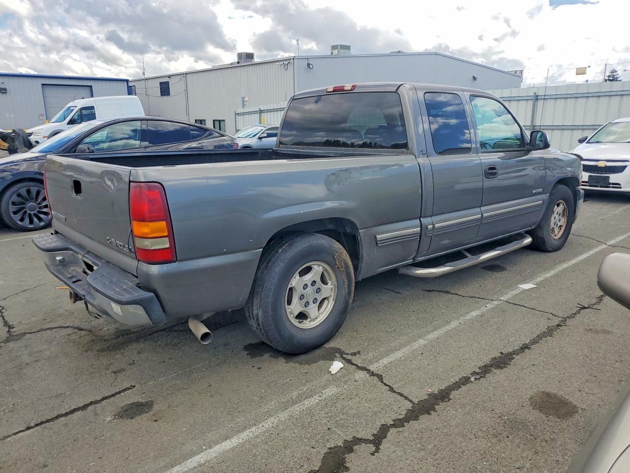 2001 Chevrolet Silverado 1500 - Image 3