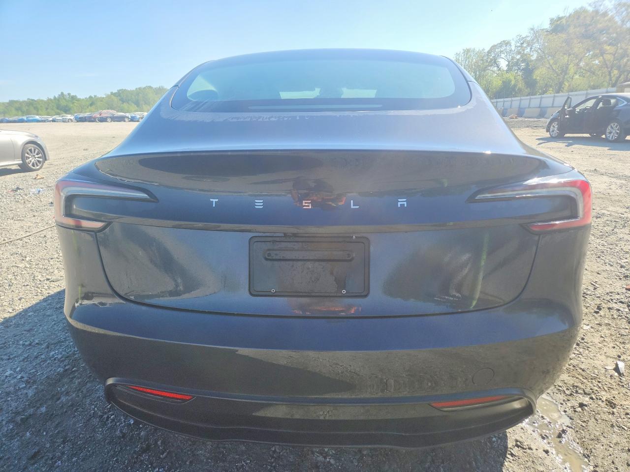 2025 Tesla Model 3 - Фото 6