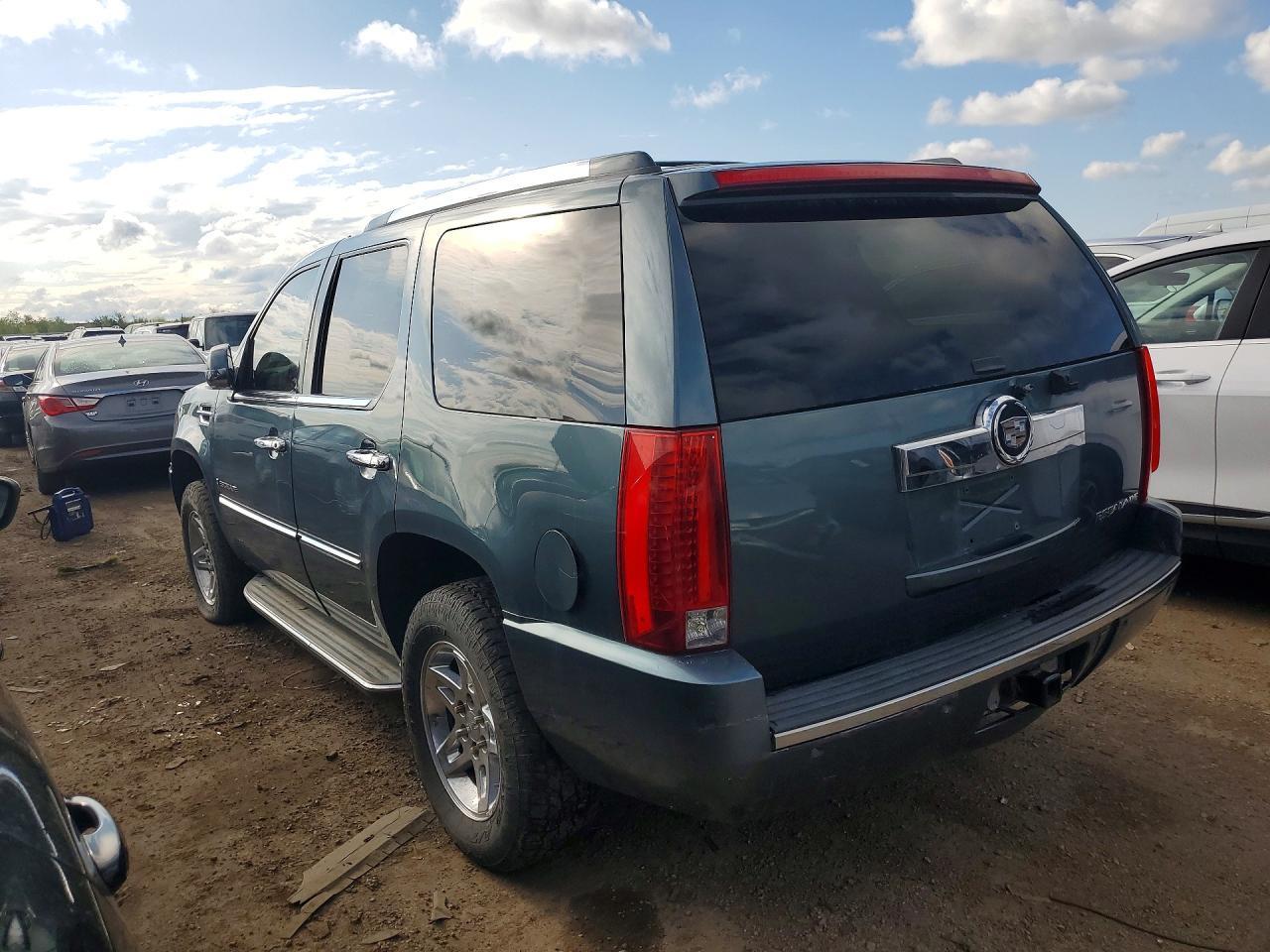 2008 Cadillac Escalade Luxury - Image 2