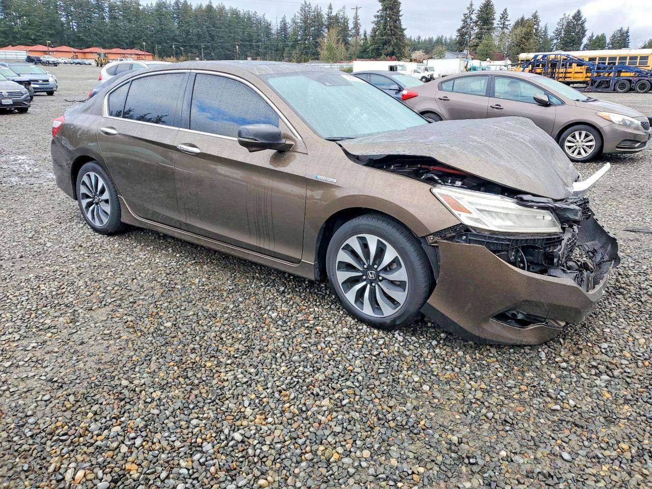 2017 Honda Accord Touring Hybrid - Image 4