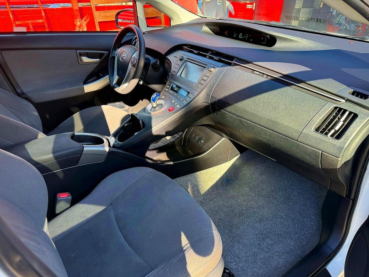 2015 Toyota Prius Two - Фото 5