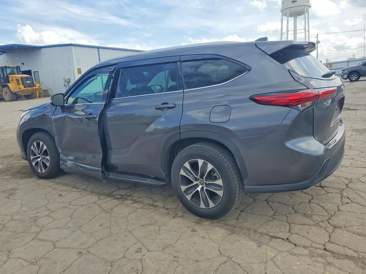 2022 Toyota Highlander Xle - Image 2