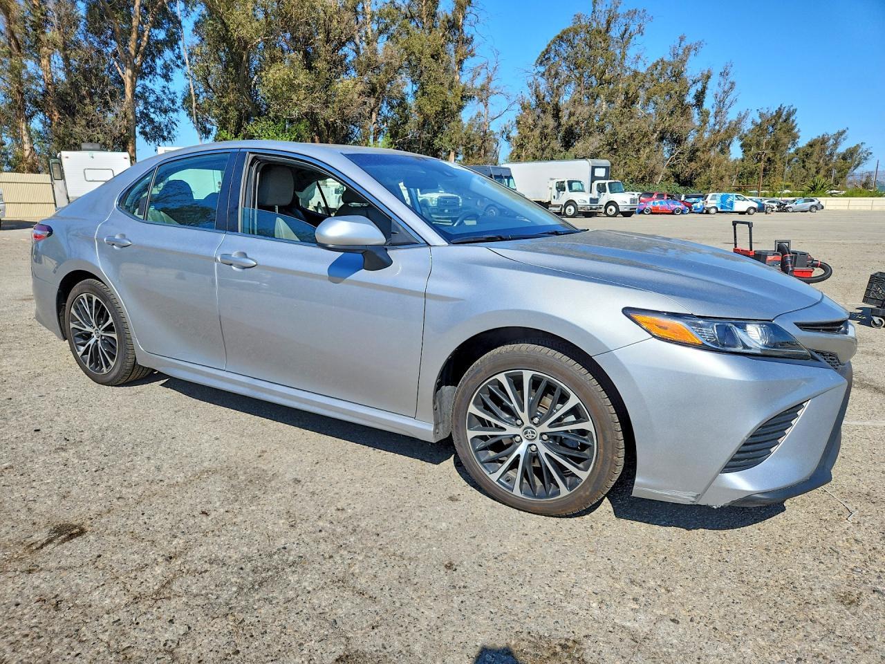 2021 Toyota Camry Se - Фото 4