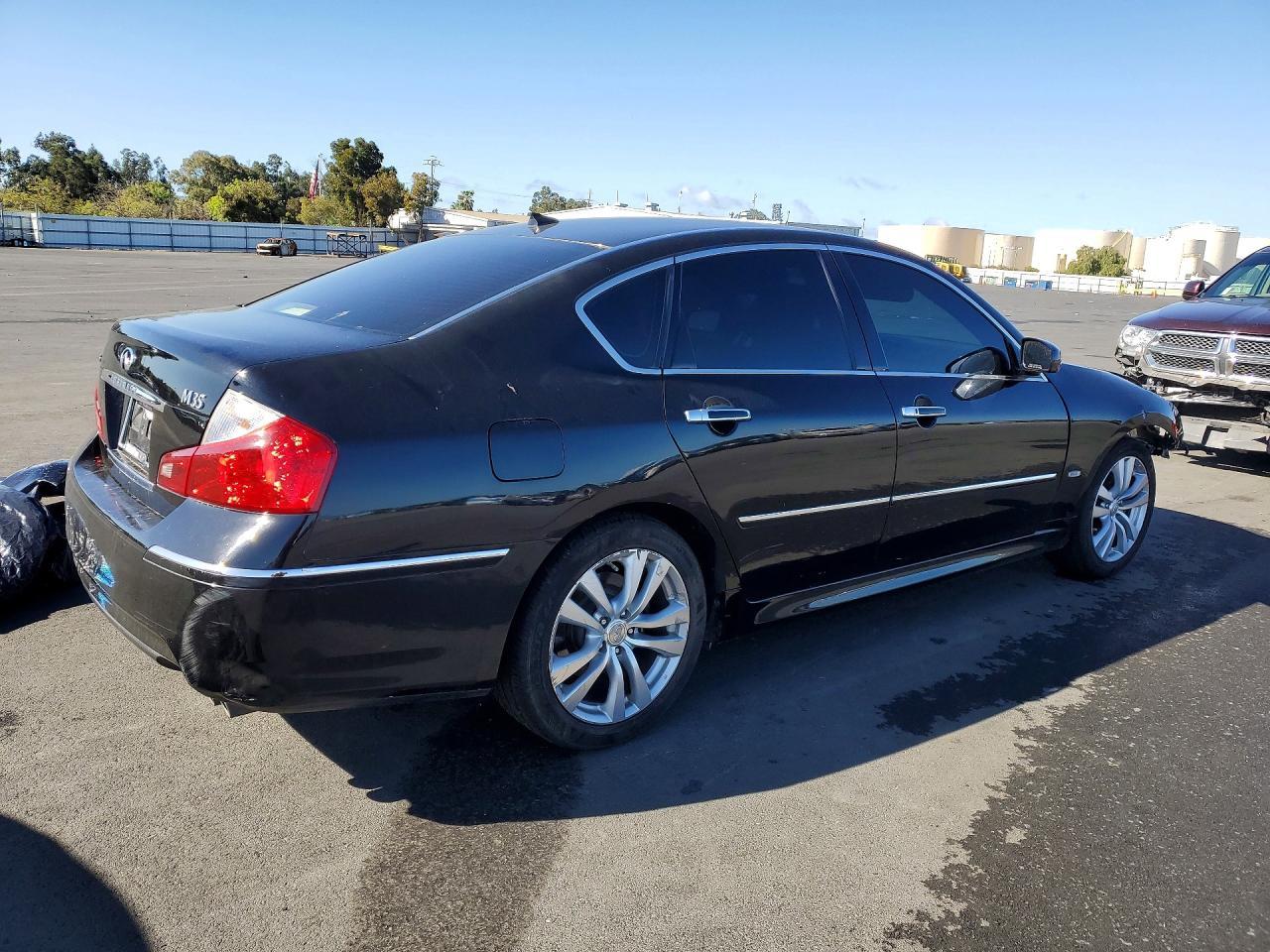 2010 Infiniti M35 Base - Image 3
