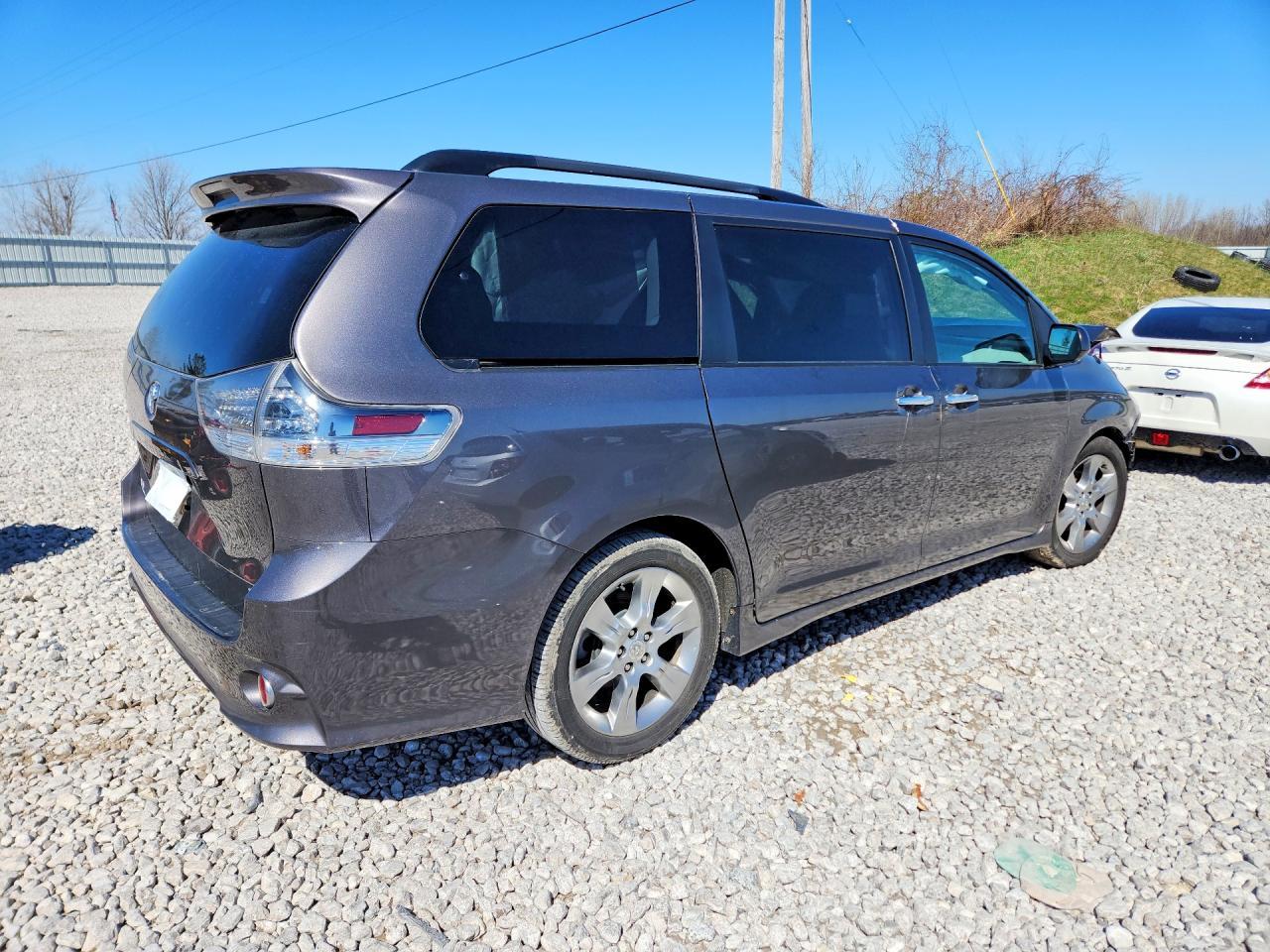 2013 Toyota Sienna Sport - Фото 3