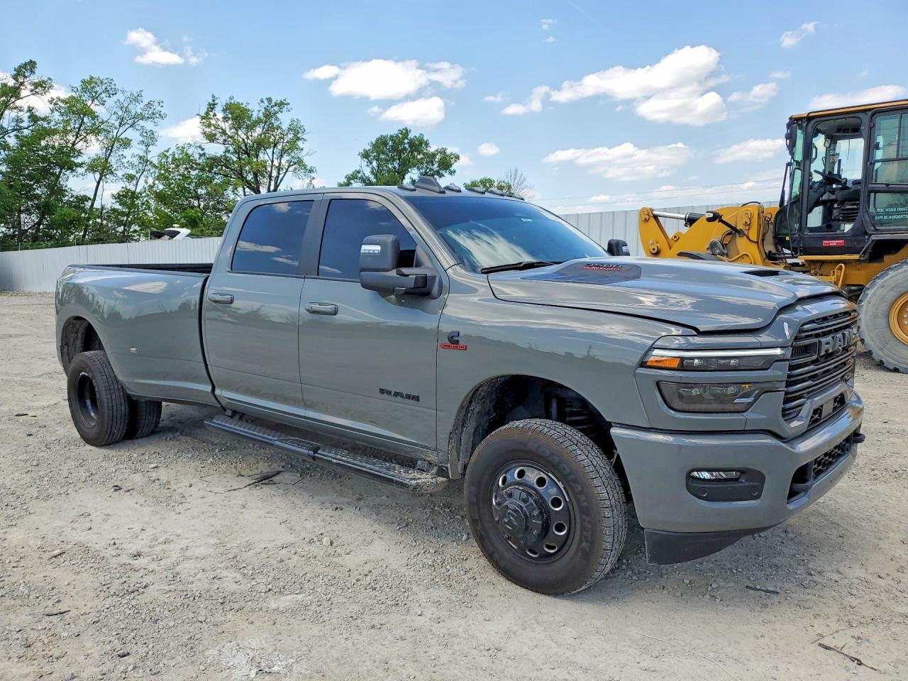 2026 Ram 3500 Laramie - Фото 4