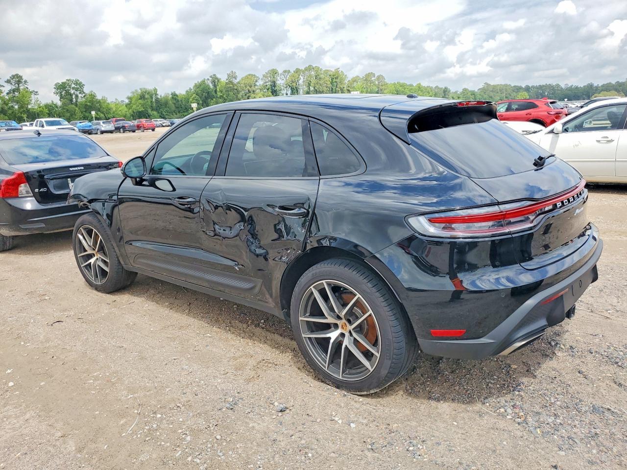 2025 Porsche Macan Base - Image 2