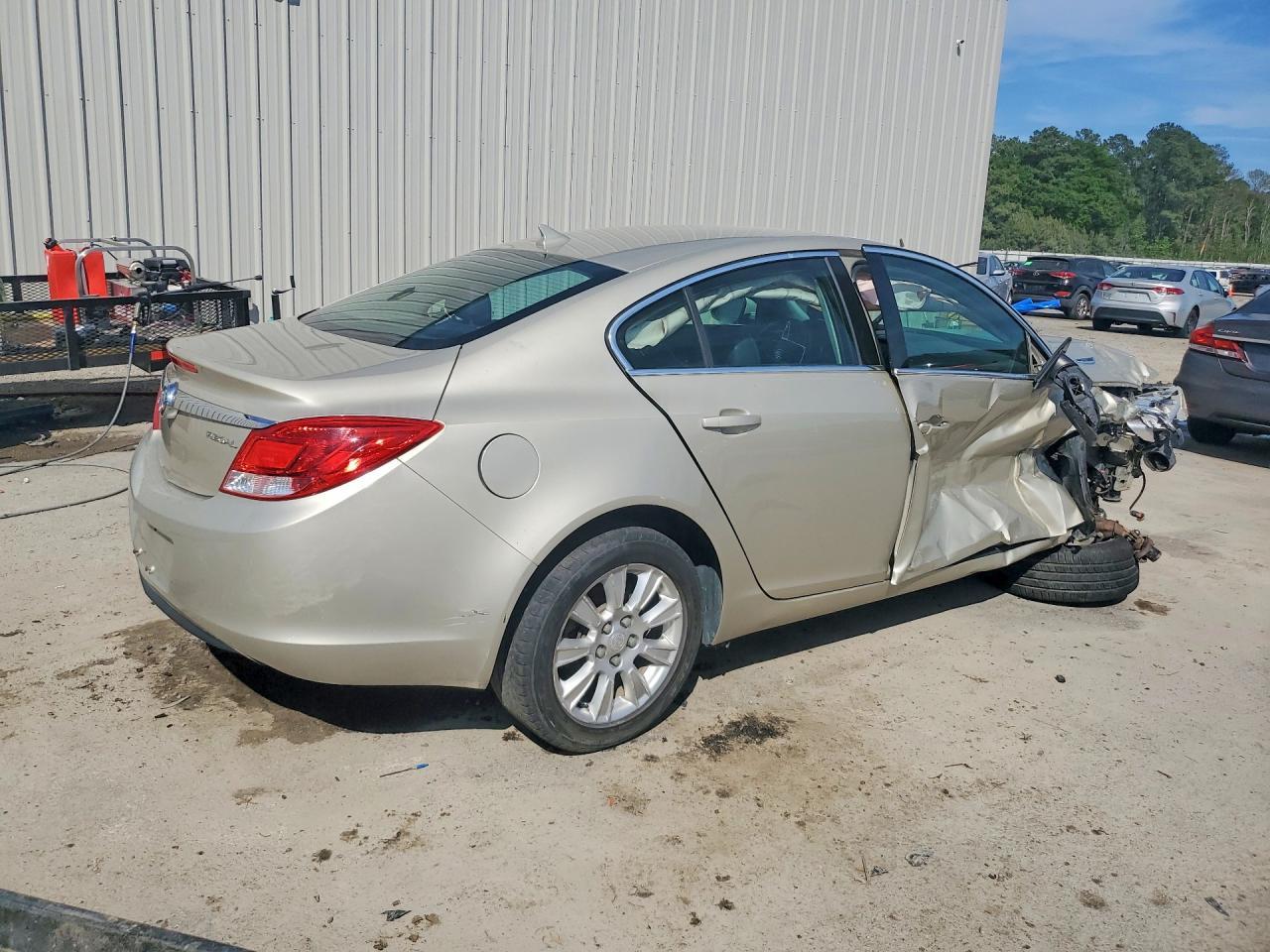 2013 Buick Regal - Image 3