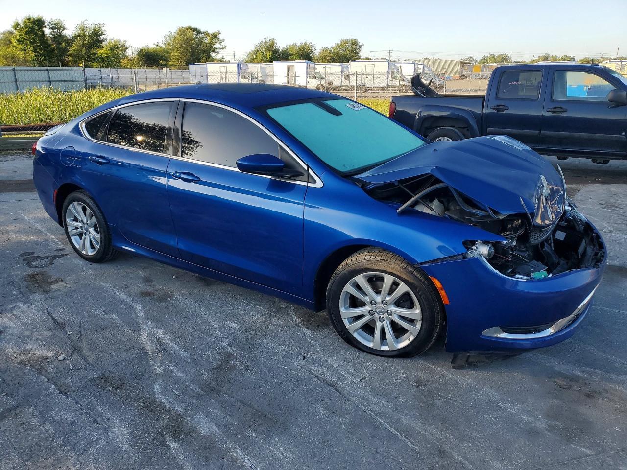 2015 Chrysler 200 Limited - Фото 4