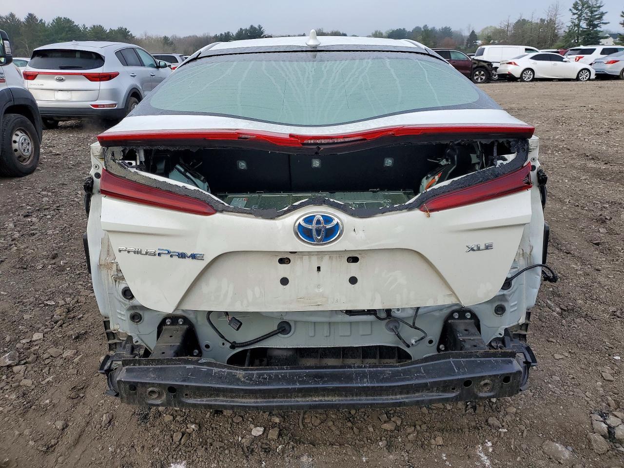 2020 Toyota Prius Prime Le - Image 6