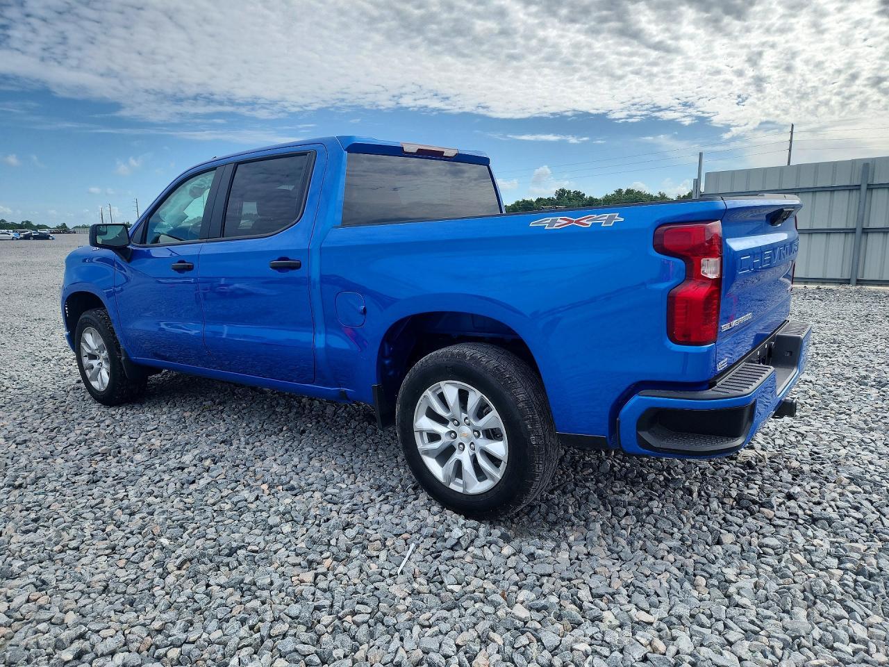 2026 Chevrolet Silverado K1500 Custom - Фото 2