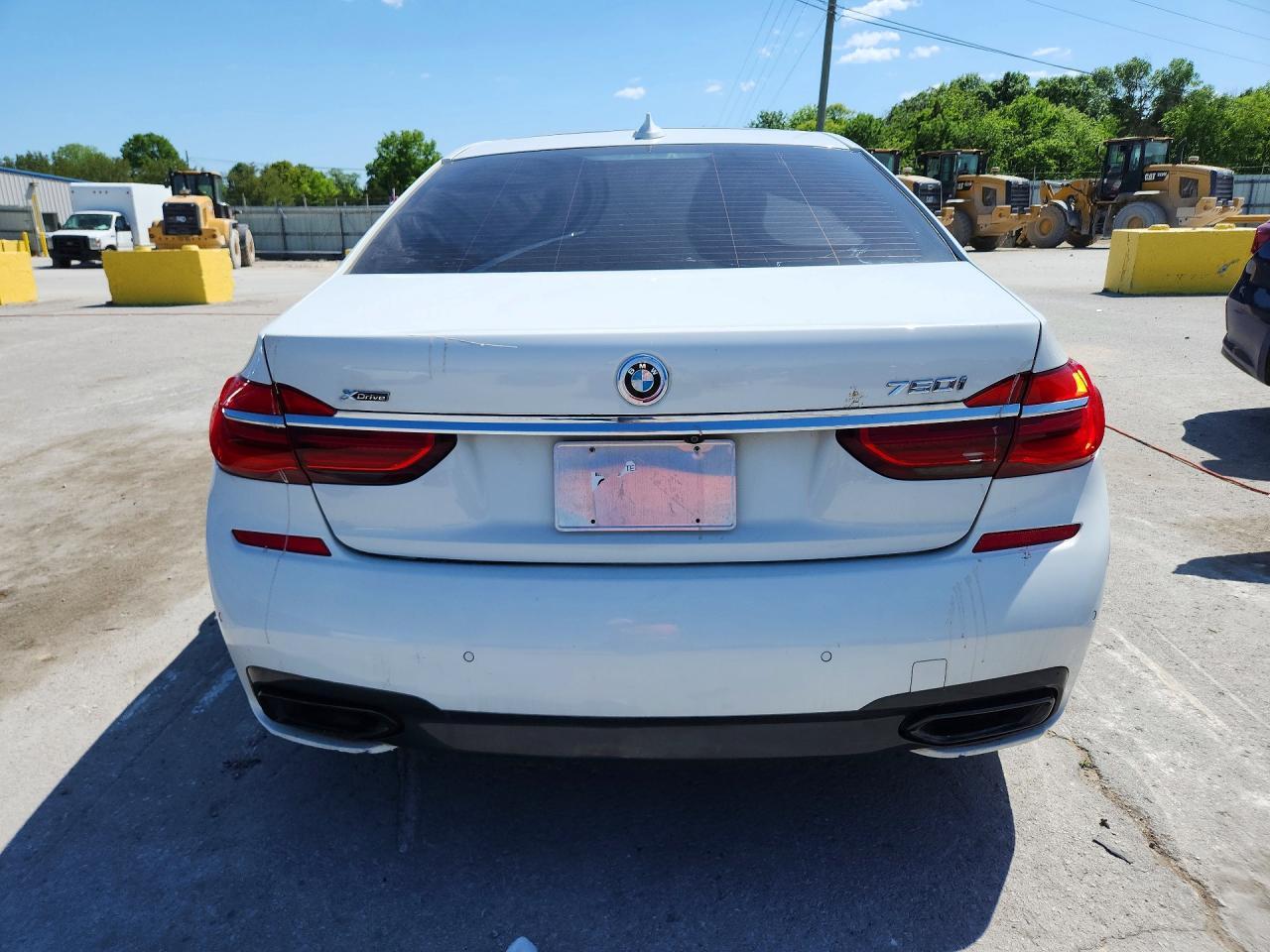 2016 BMW 750 Xi - Image 6
