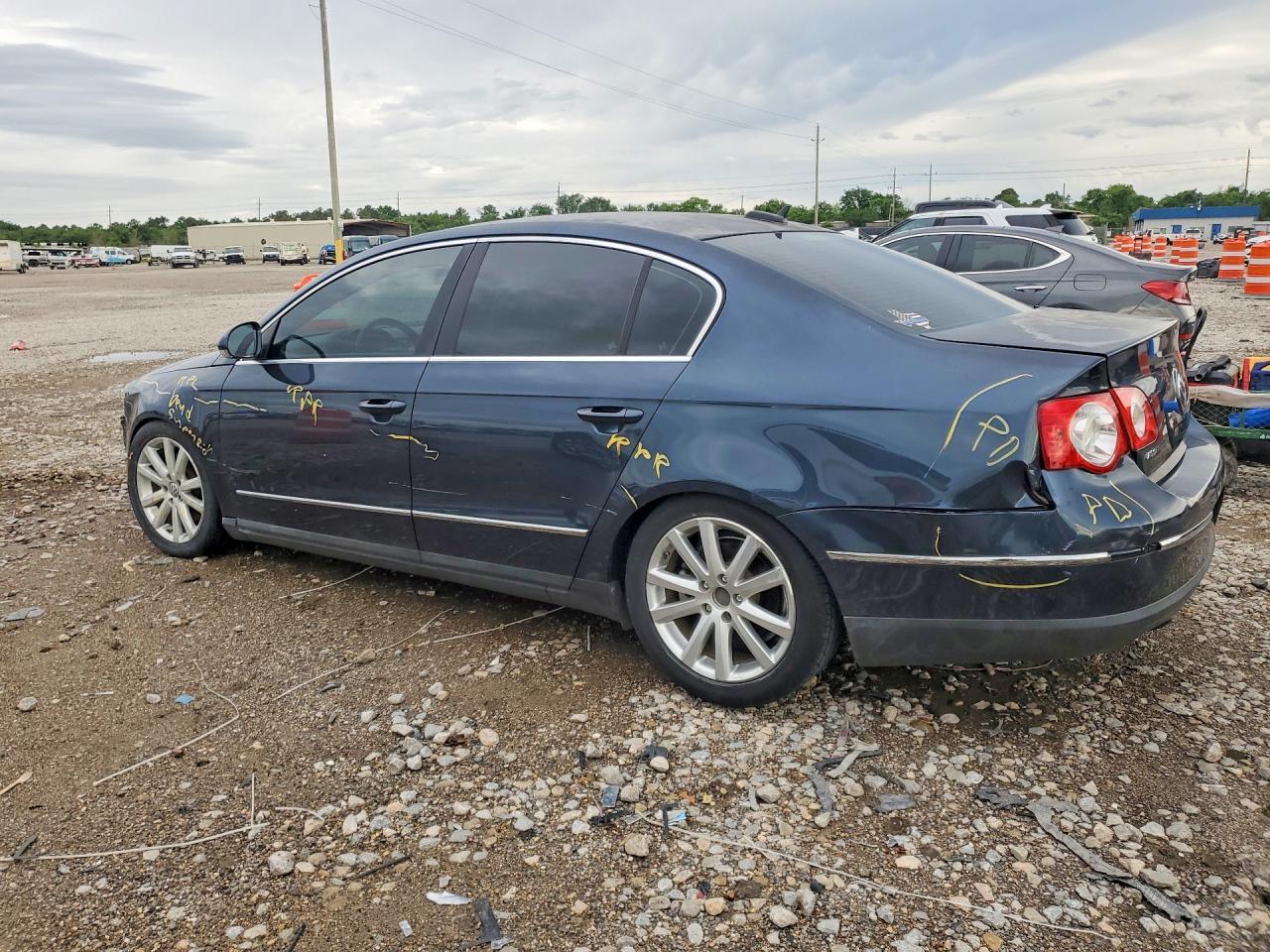 2006 Volkswagen Passat 2.0T Luxury - Фото 2