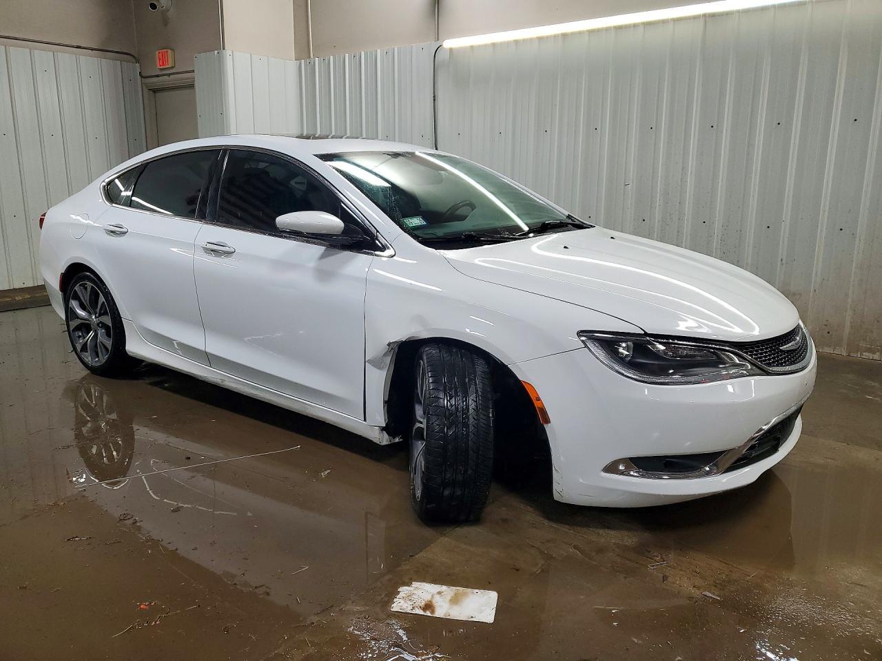 2015 Chrysler 200 C - Image 4