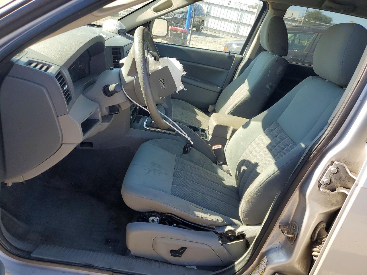 2006 Jeep Grand Cherokee Laredo - Image 7