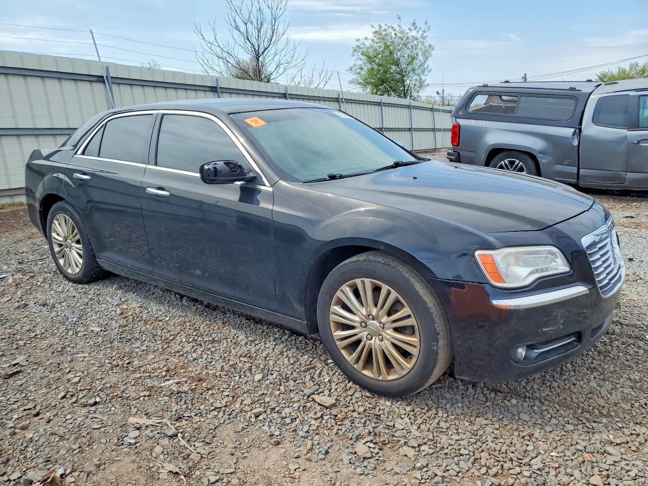 2013 Chrysler 300C - Image 4