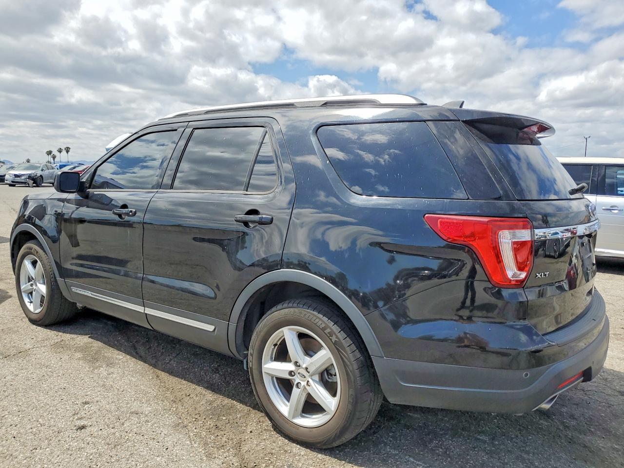 2018 Ford Explorer Xlt - Фото 2