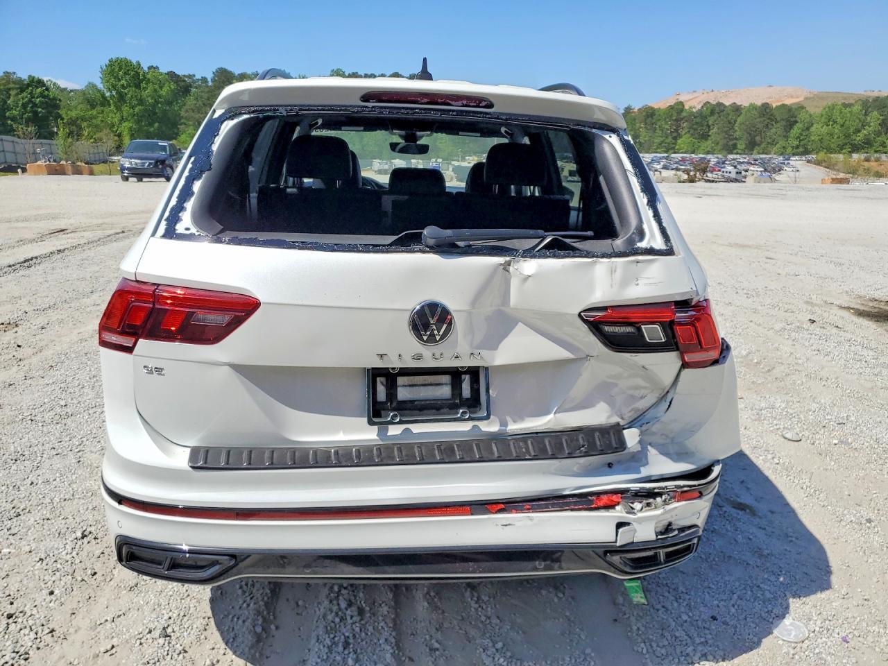 2023 Volkswagen Tiguan Se R-Line Black - Image 6