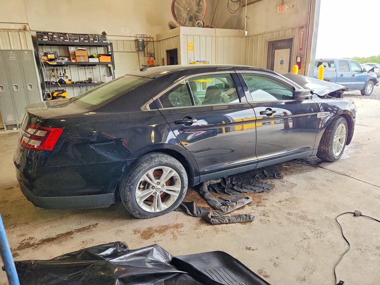 2016 Ford Taurus Se - Фото 3
