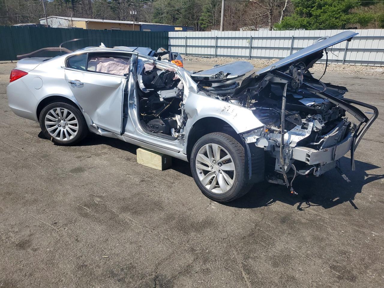 2013 Buick Regal Premium - Image 4