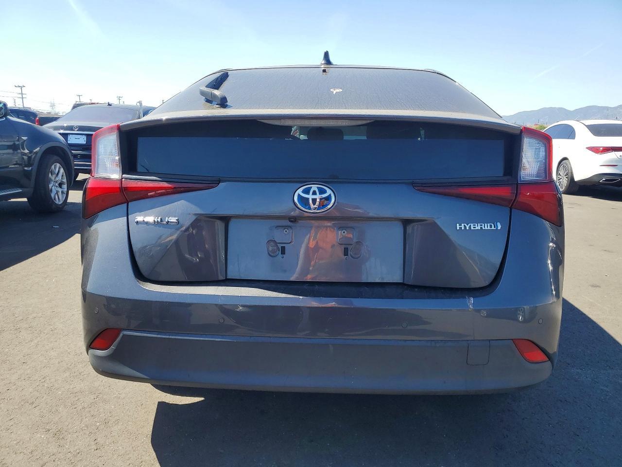 2022 Toyota Prius Le - Фото 6