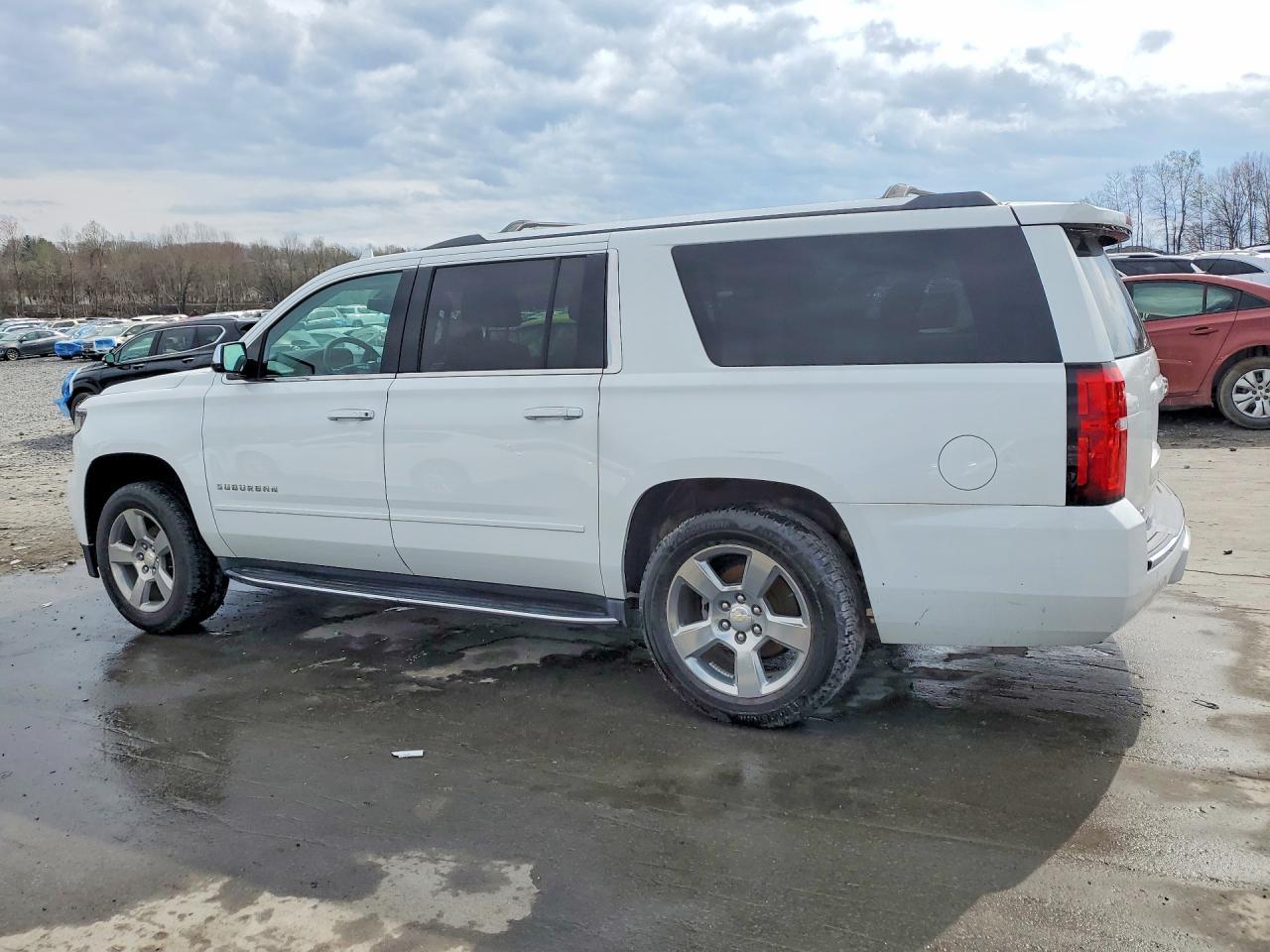 2018 Chevrolet Suburban K1500 Premier - Image 2