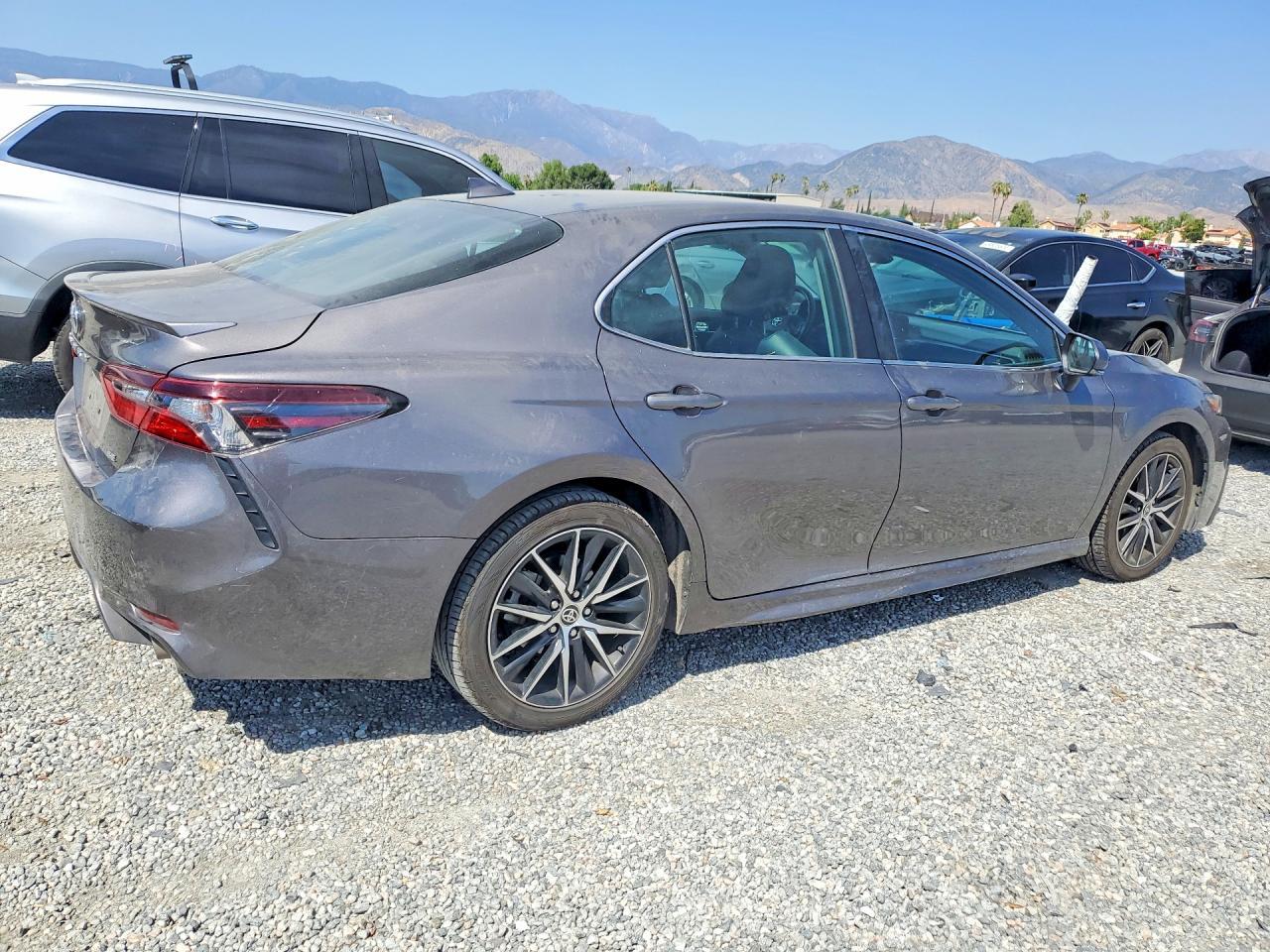 2023 Toyota Camry - Фото 3